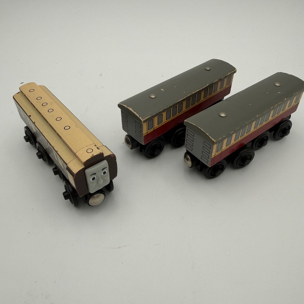 Thomas & Friends Wooden Railway Old Slow Coach & 2 Express Coaches Set of 3